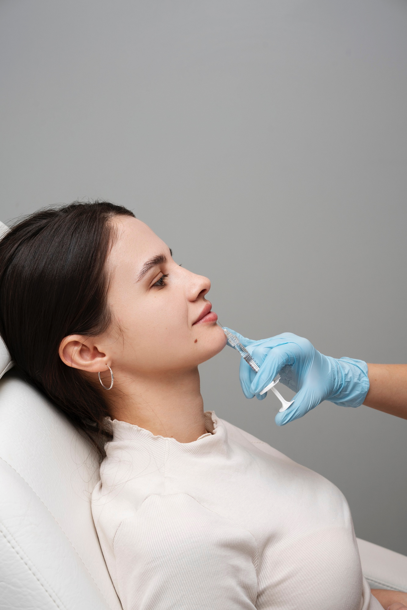 Injection d’acide hyaluronique pour les lèvres à Montreux